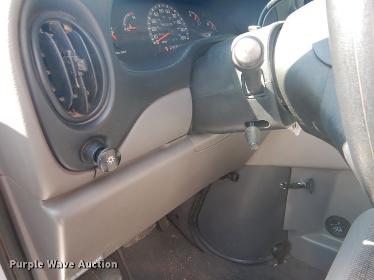 image for item FG9825 2002 Ford E450 ambulance