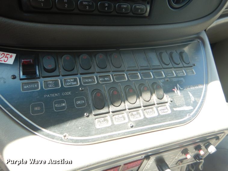 image for item FG9825 2002 Ford E450 ambulance