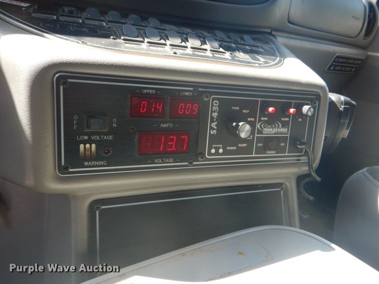 image for item FG9825 2002 Ford E450 ambulance