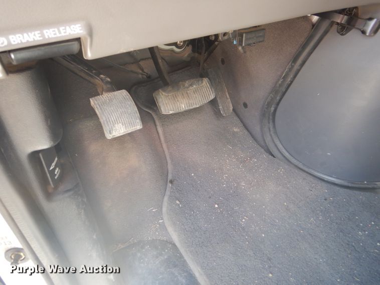 image for item FG9825 2002 Ford E450 ambulance