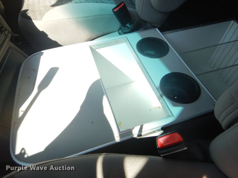 image for item FG9825 2002 Ford E450 ambulance