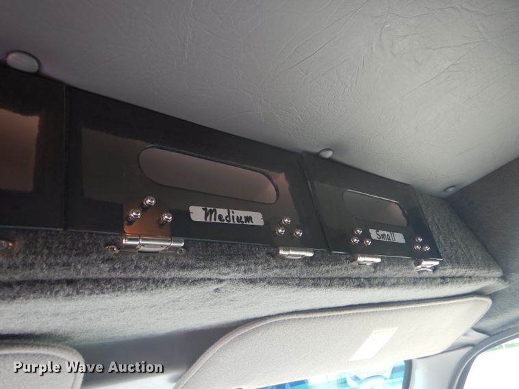 image for item FG9825 2002 Ford E450 ambulance