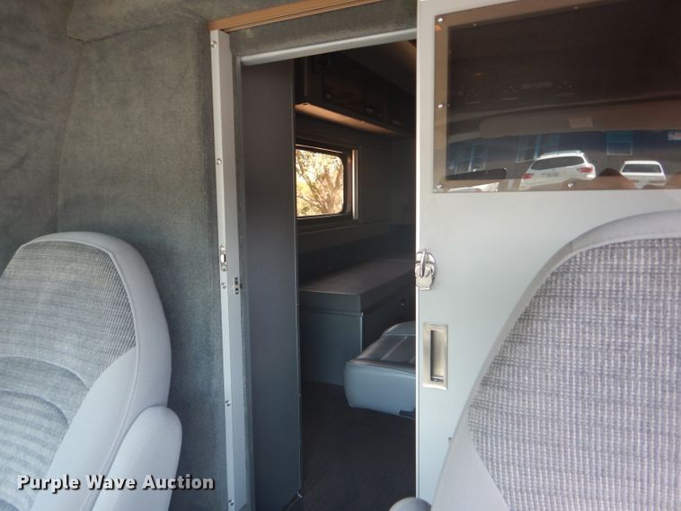 image for item FG9825 2002 Ford E450 ambulance