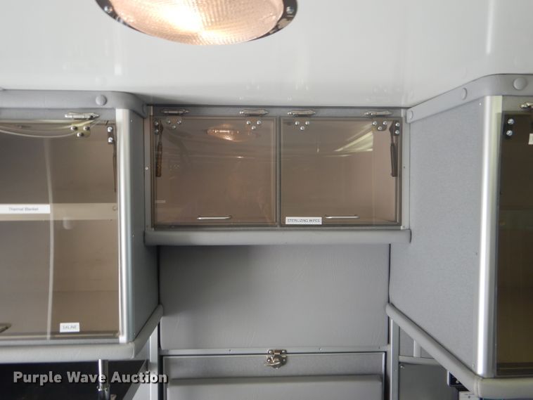 image for item FG9825 2002 Ford E450 ambulance