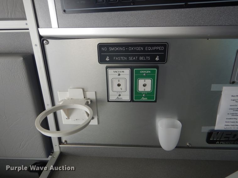 image for item FG9825 2002 Ford E450 ambulance