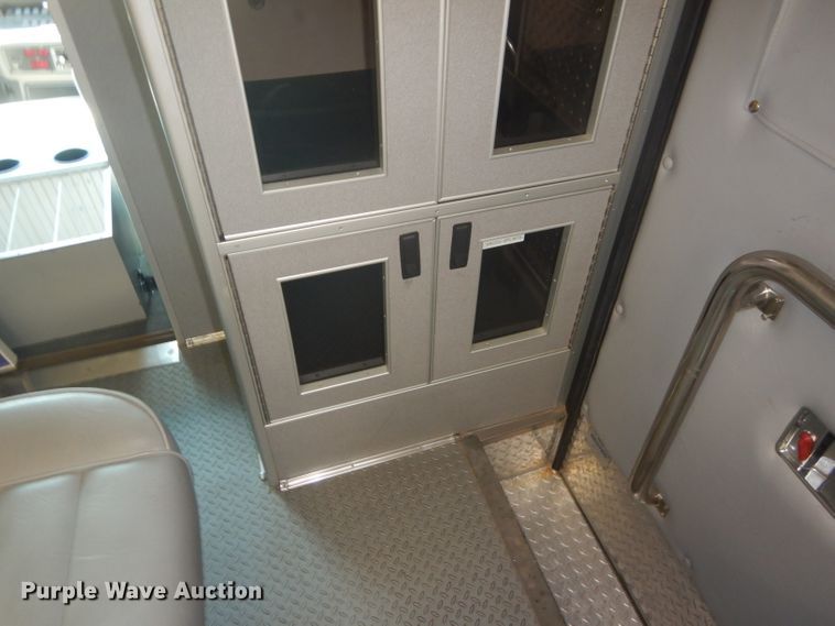 image for item FG9825 2002 Ford E450 ambulance