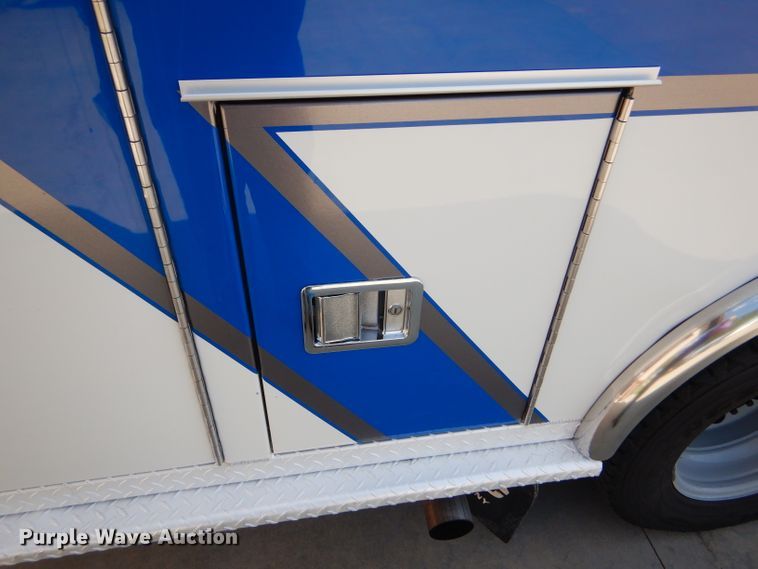 image for item FG9825 2002 Ford E450 ambulance