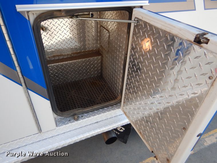 image for item FG9825 2002 Ford E450 ambulance