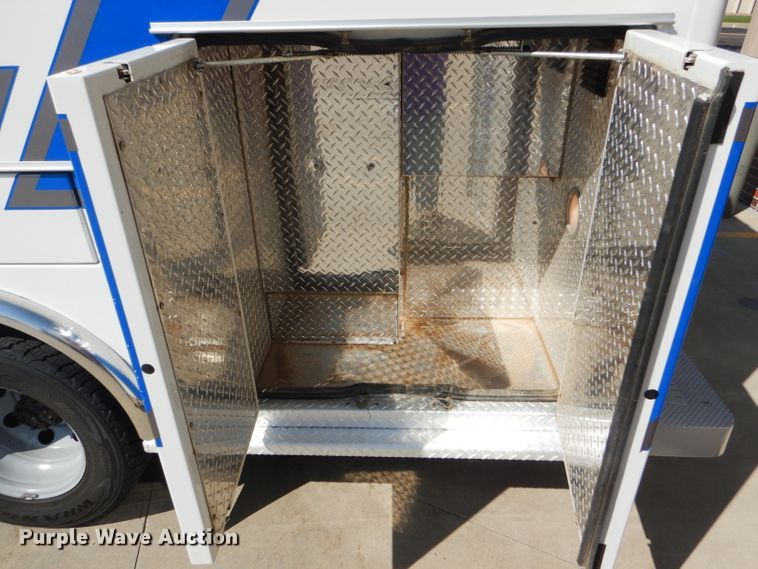 image for item FG9825 2002 Ford E450 ambulance