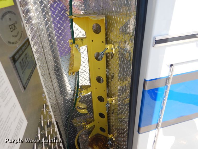 image for item FG9825 2002 Ford E450 ambulance