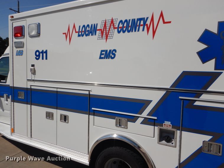 image for item FG9825 2002 Ford E450 ambulance