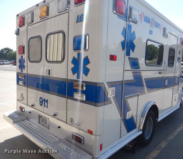 image for item FG9825 2002 Ford E450 ambulance