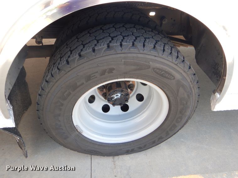 image for item FG9825 2002 Ford E450 ambulance