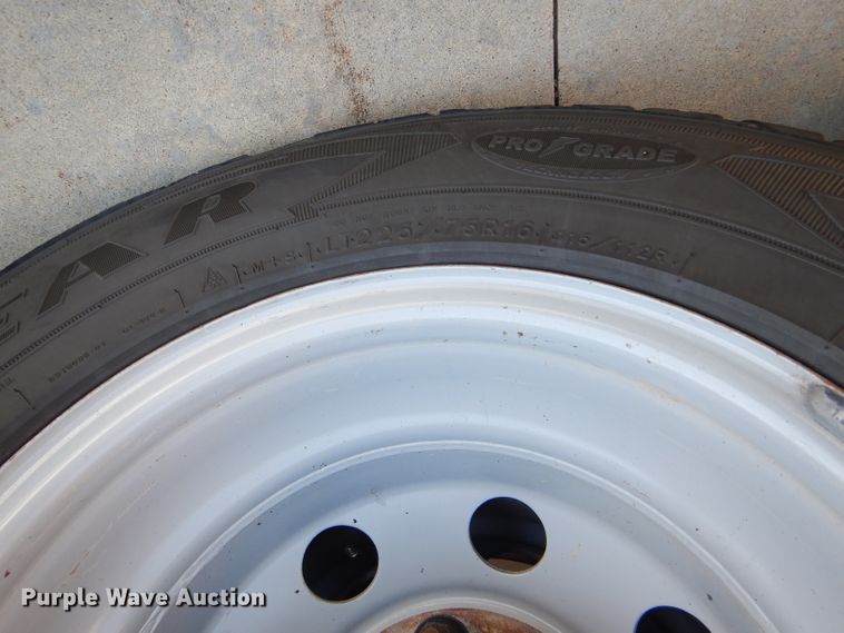 image for item FG9825 2002 Ford E450 ambulance