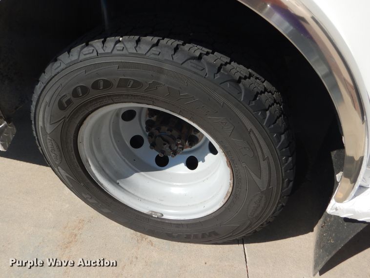 image for item FG9825 2002 Ford E450 ambulance