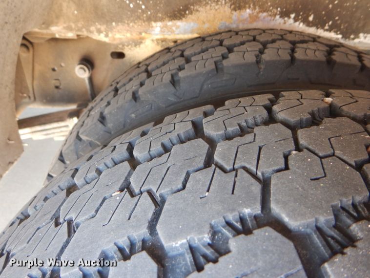 image for item FG9825 2002 Ford E450 ambulance