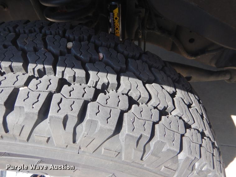 image for item FG9825 2002 Ford E450 ambulance