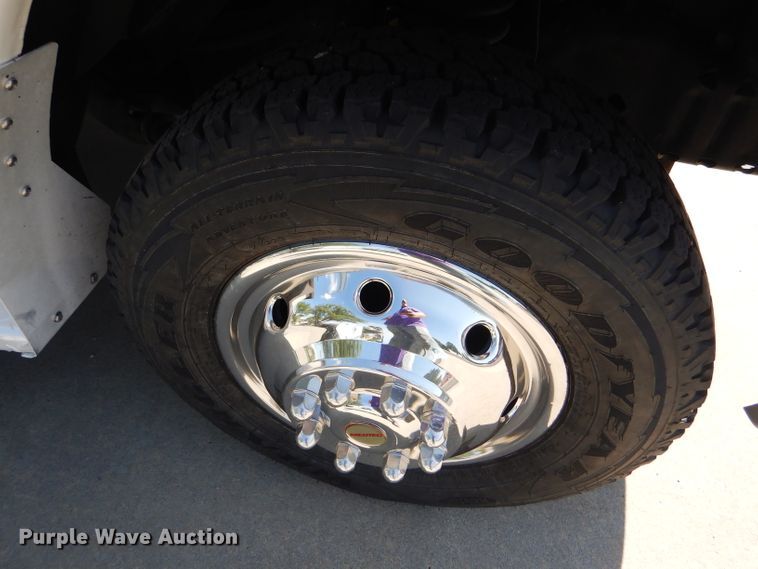 image for item FG9825 2002 Ford E450 ambulance