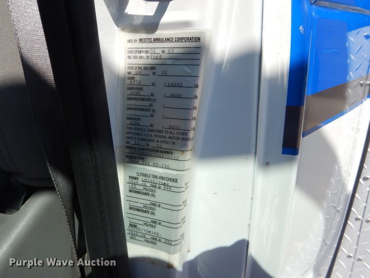 image for item FG9825 2002 Ford E450 ambulance