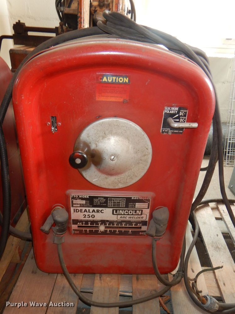 Lincoln Idealarc 250 welder in Lawrence, KS Item FN9152 sold Purple