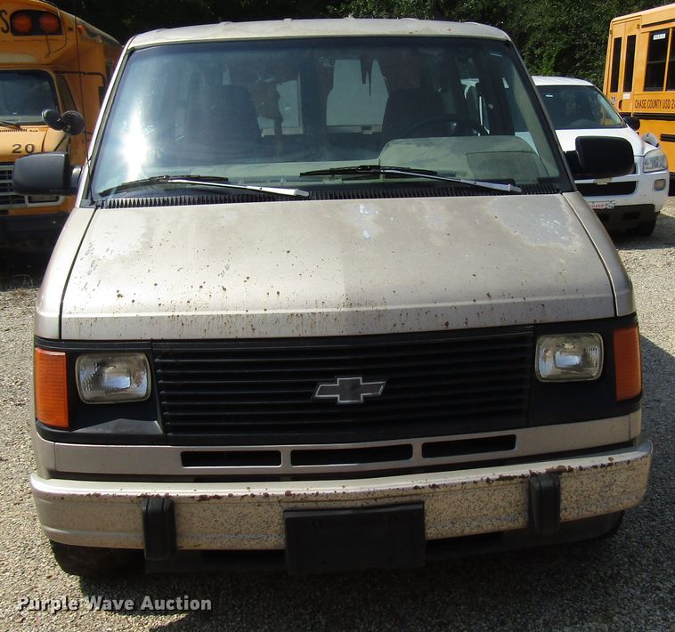 image for item FO9338 1993 Chevrolet Astro van