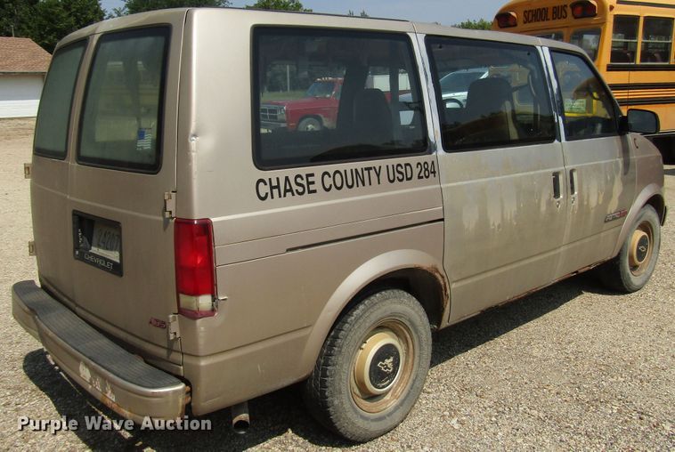 image for item FO9338 1993 Chevrolet Astro van