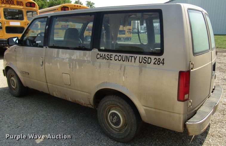 image for item FO9338 1993 Chevrolet Astro van
