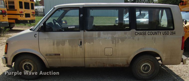 image for item FO9338 1993 Chevrolet Astro van