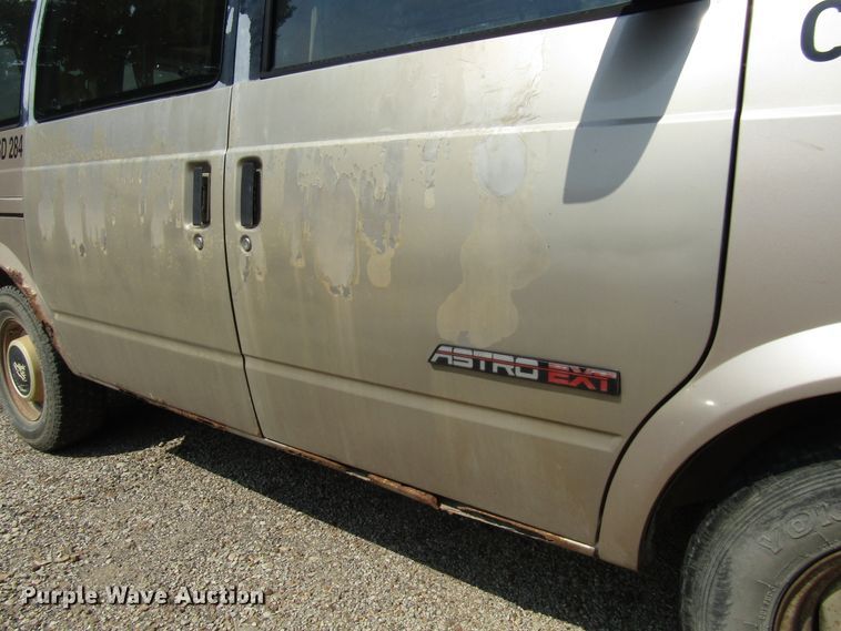 image for item FO9338 1993 Chevrolet Astro van