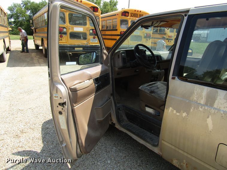 image for item FO9338 1993 Chevrolet Astro van