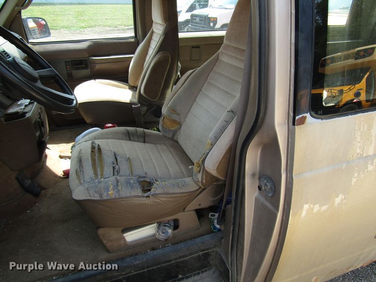 image for item FO9338 1993 Chevrolet Astro van