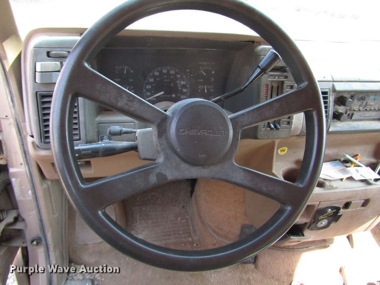 image for item FO9338 1993 Chevrolet Astro van