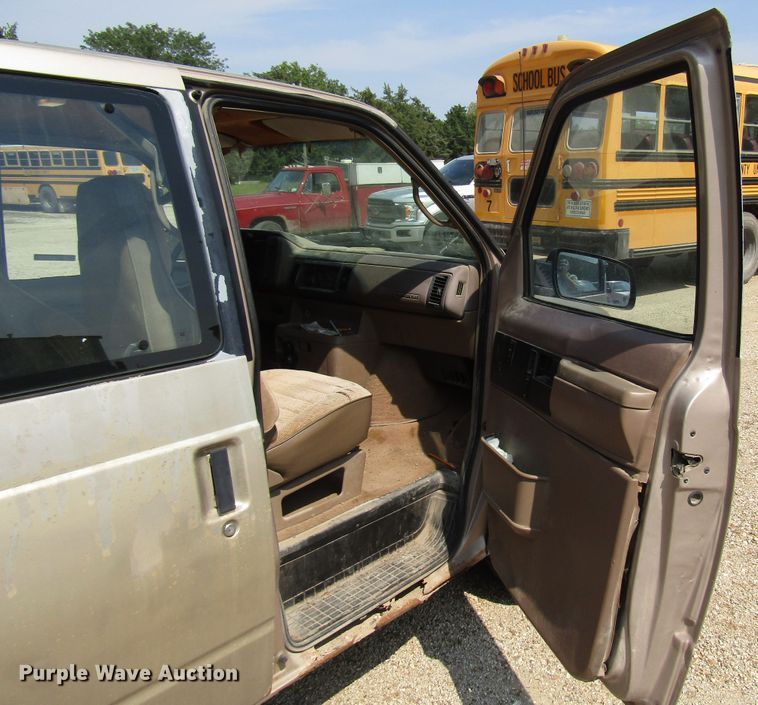 image for item FO9338 1993 Chevrolet Astro van