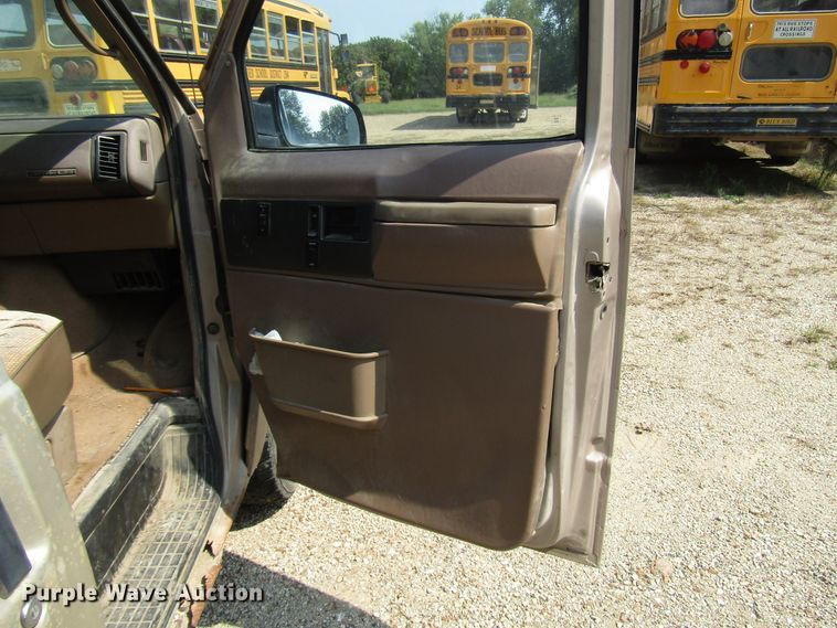 image for item FO9338 1993 Chevrolet Astro van