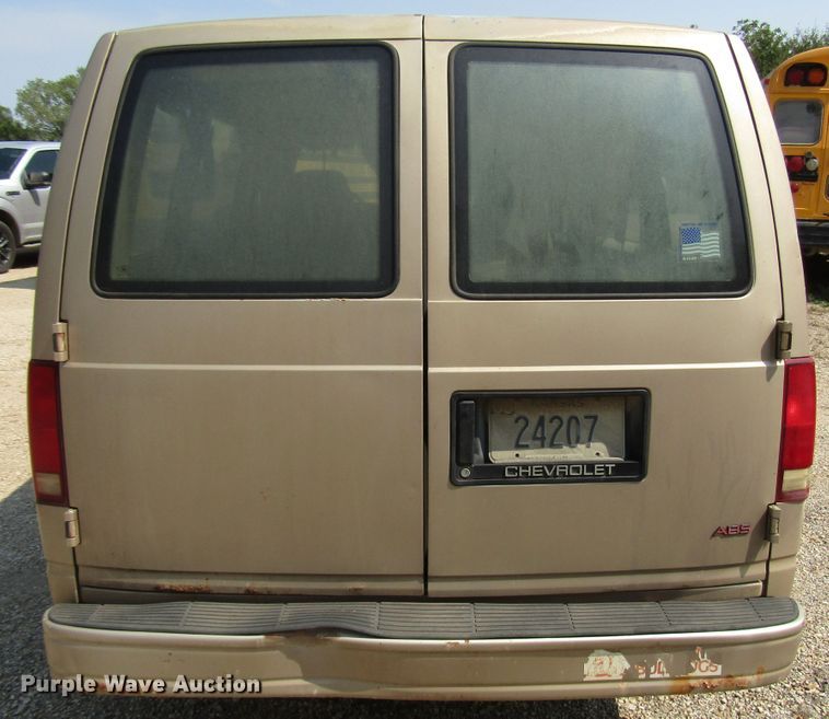 image for item FO9338 1993 Chevrolet Astro van