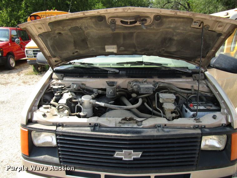 image for item FO9338 1993 Chevrolet Astro van