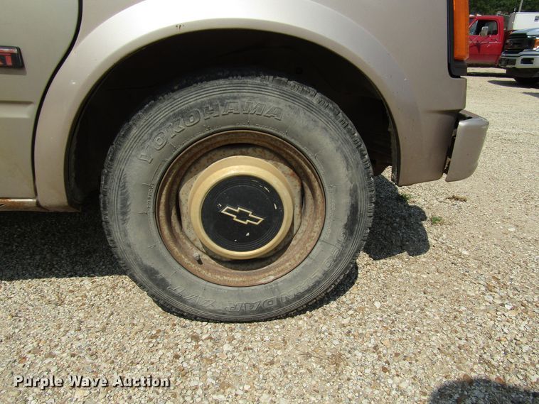 image for item FO9338 1993 Chevrolet Astro van