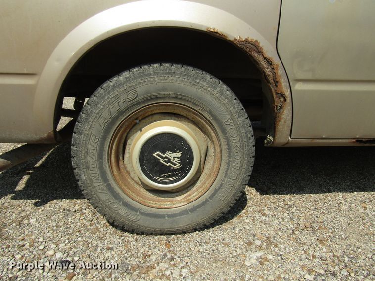 image for item FO9338 1993 Chevrolet Astro van