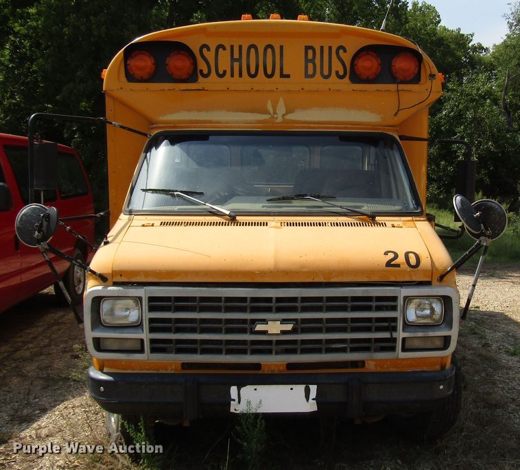 image for item FO9339 1992 Chevrolet G30 school bus