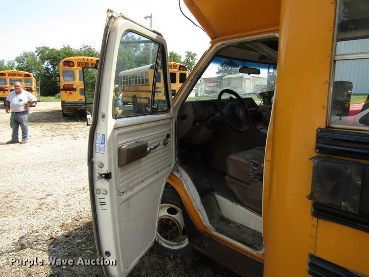 image for item FO9339 1992 Chevrolet G30 school bus