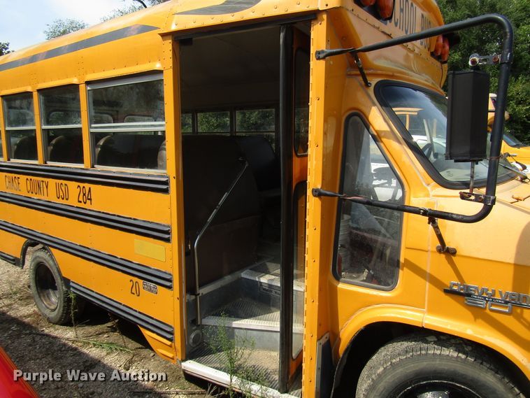 image for item FO9339 1992 Chevrolet G30 school bus