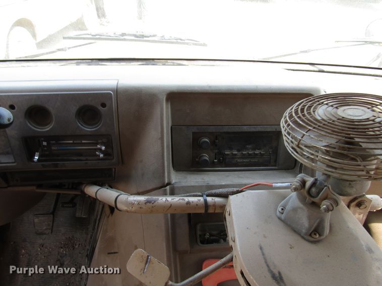 image for item FO9339 1992 Chevrolet G30 school bus