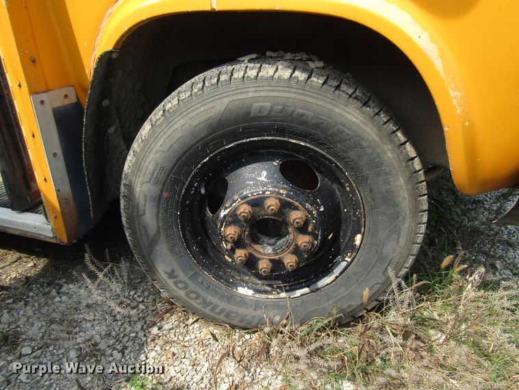 image for item FO9339 1992 Chevrolet G30 school bus