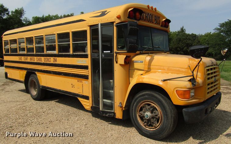 image for item FO9341 1996 Ford B800 school bus