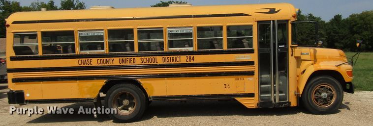 image for item FO9341 1996 Ford B800 school bus