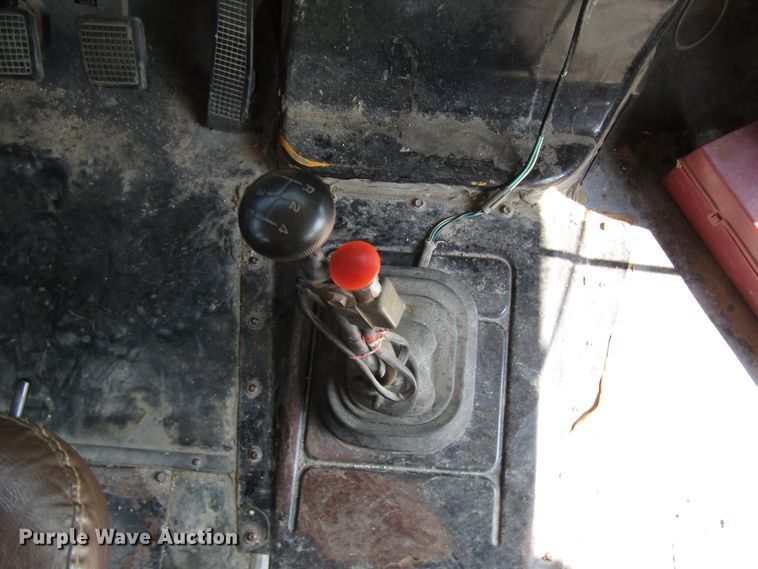 image for item FO9341 1996 Ford B800 school bus