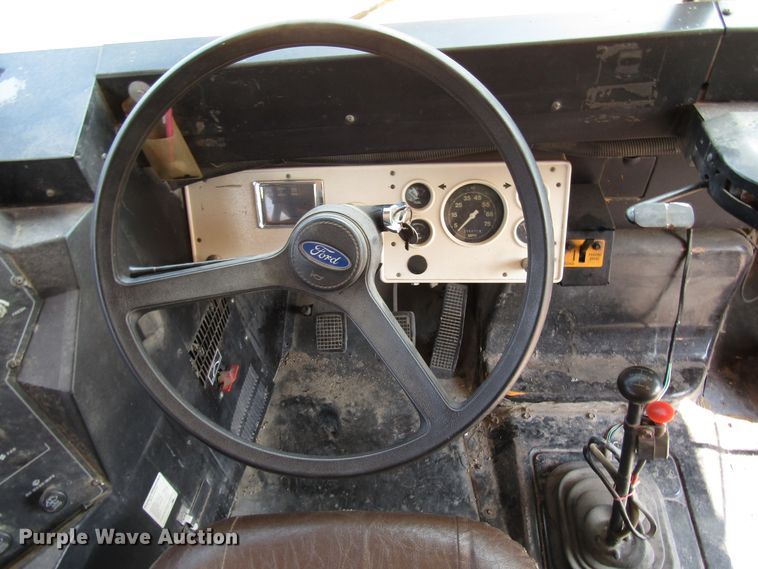 image for item FO9341 1996 Ford B800 school bus