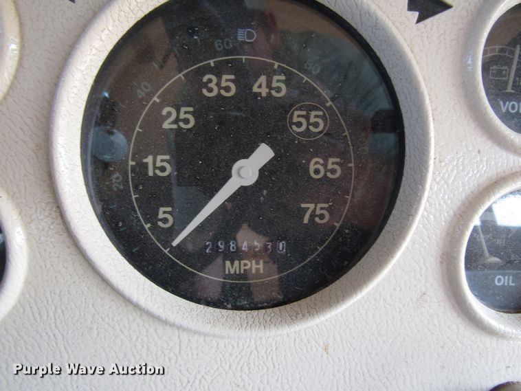 image for item FO9341 1996 Ford B800 school bus