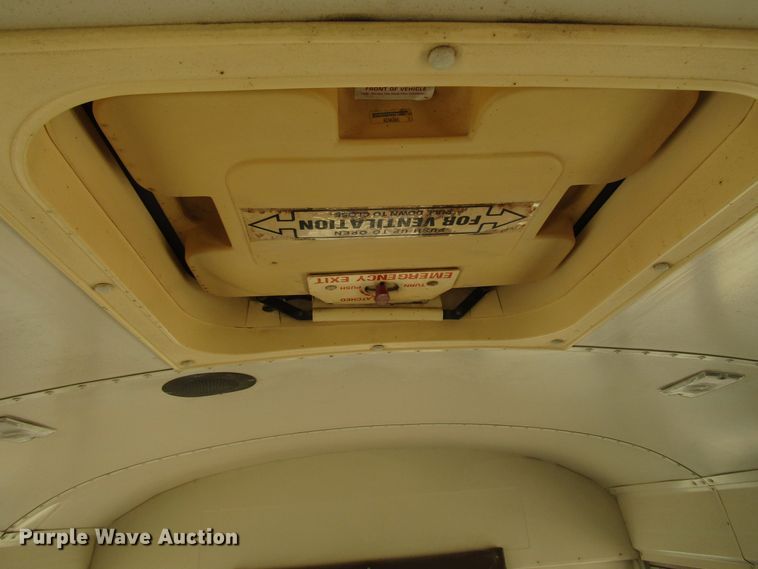 image for item FO9341 1996 Ford B800 school bus