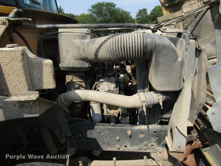 image for item FO9341 1996 Ford B800 school bus